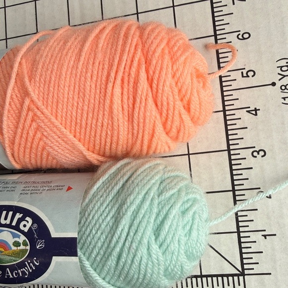 Vintage Natura Deluxe Acrylic Yarn Peach & Pale Green Creslan 4 Ply Full Skeins - Picture 2 of 4
